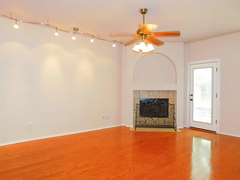 7917 Seven Oaks Ln — Photo 16