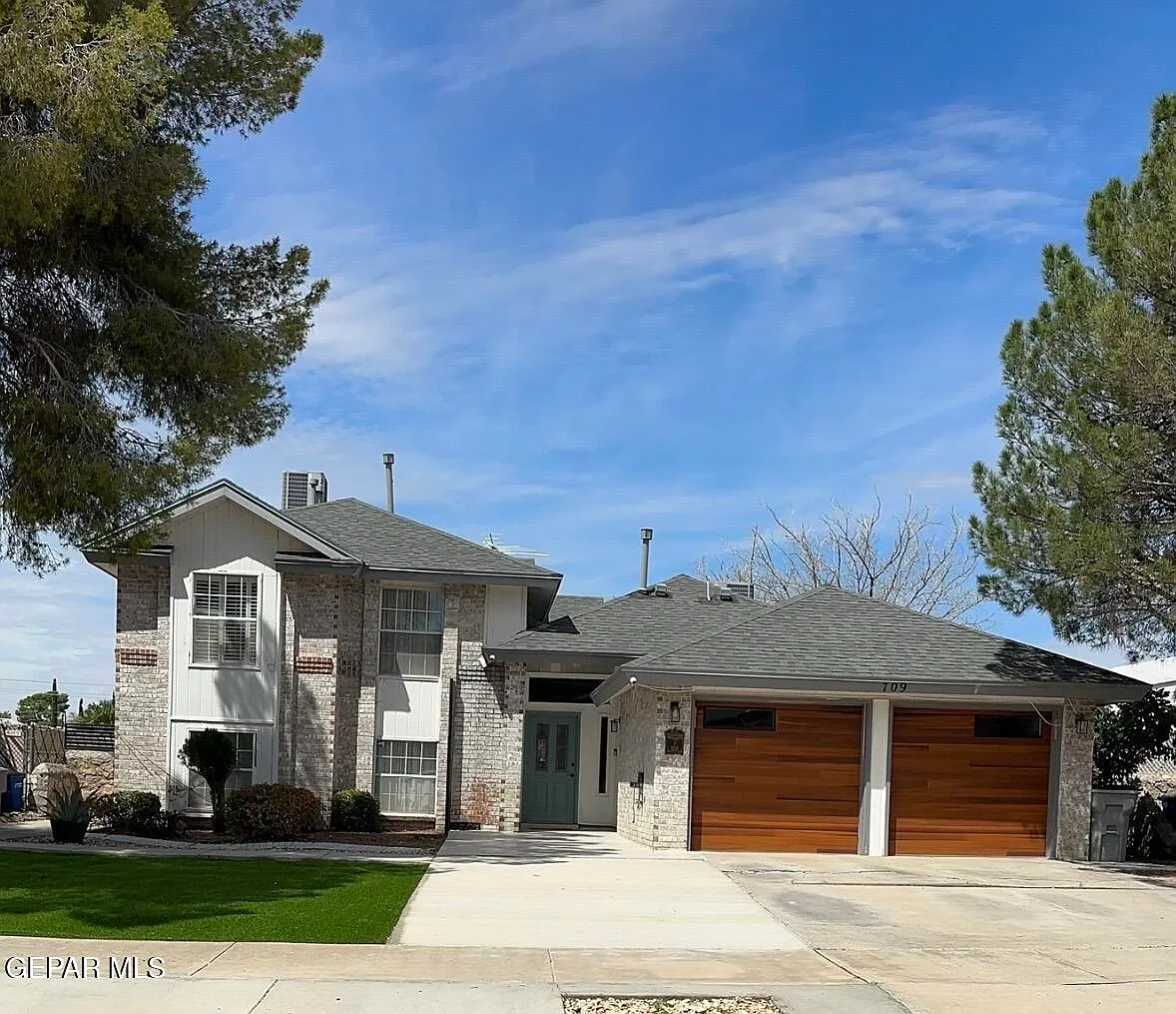 4 bed, 2703 sqft, $3,900 — Photo 1