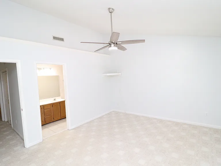 240 Beechtree Dr — Photo 16