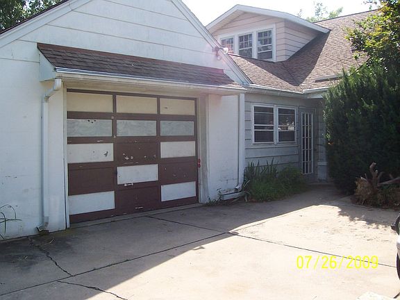 Garage & Driveway(Rear)