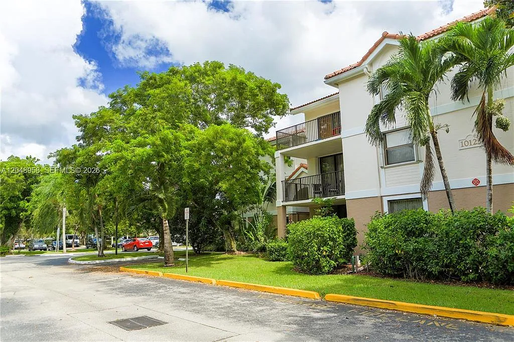 2 bed, 963 sqft, $2,200 — Photo 1