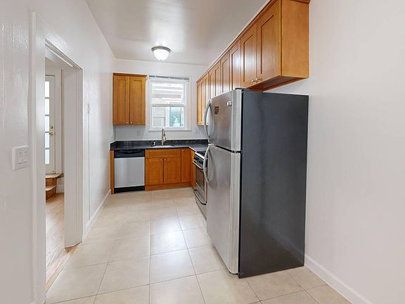 2nd image of 402 Duboce Ave #115