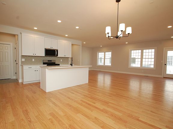 3rd image of 11 Chesterfield Lane #8C