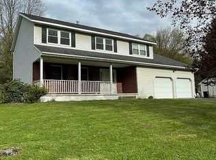 10 Kestner Ln, Troy, NY 12180