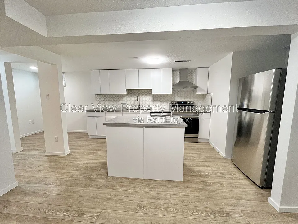 5 Laval Ct W #LOWER LEVEL