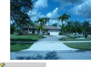 6703 Mariposa Cir E, Pembroke Pines, FL 33331