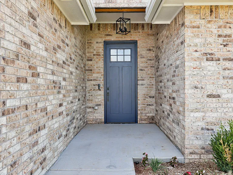 2728 Dunham Dr — Photo 4