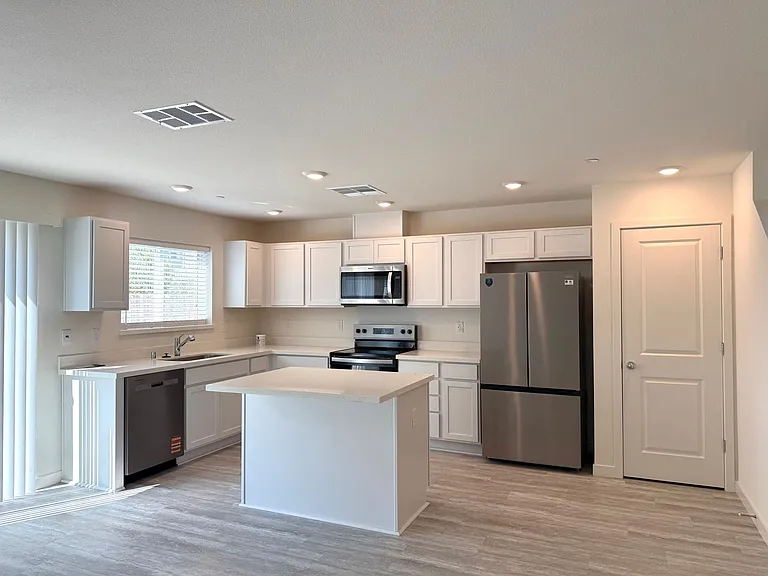 2024 Shady Tree Cir — Photo 2