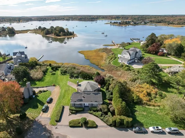 44 Captains Ln, Dartmouth, MA 02748