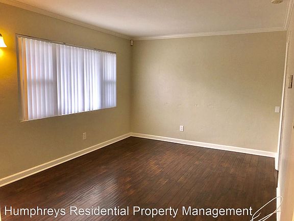 3rd image of 3151 N Park Way