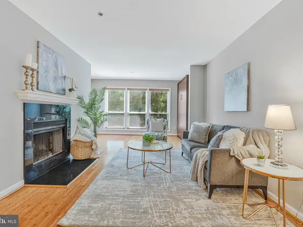 3179 Summit Square Dr #2-B2, Oakton, VA 22124