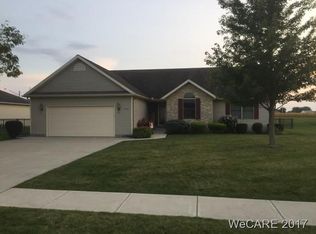 1209 Navajo Trl, Wapakoneta, OH 45895
