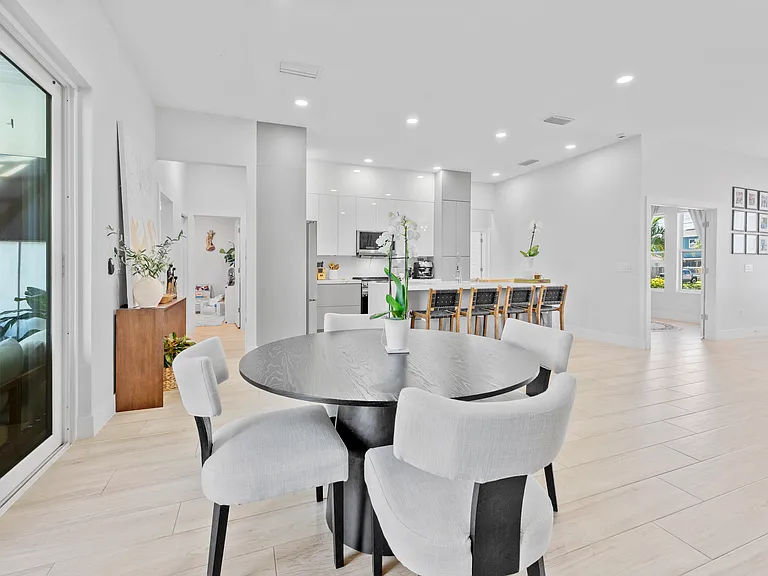 3701 W Leila Ave — Photo 26