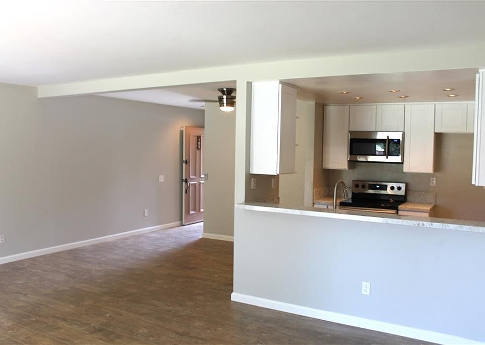 2nd image of 10669 San Diego Mission Rd Unit 104