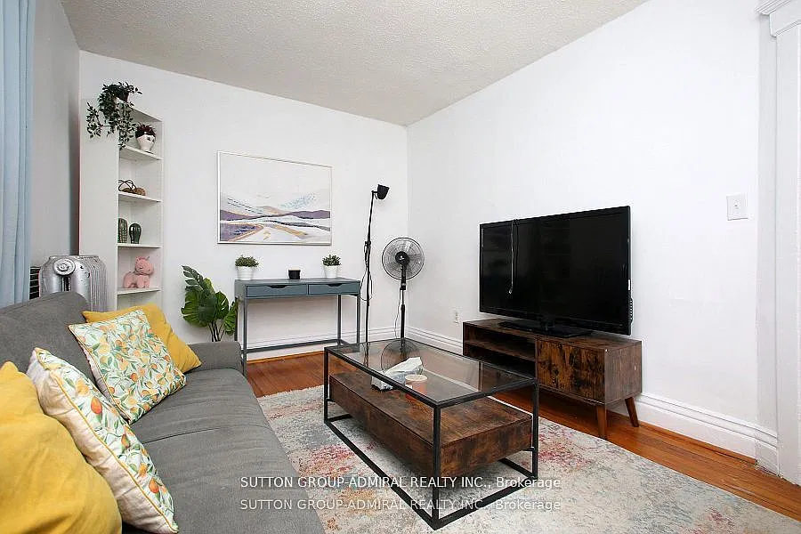 3 bed, $2,300 — Photo 1