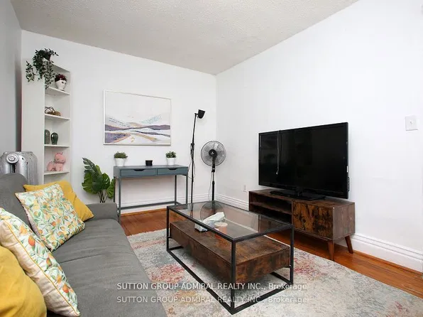 1537 Dufferin St #2, Toronto, ON M6H 3L5