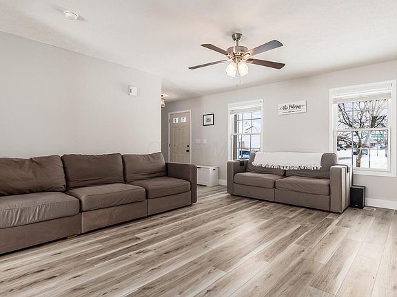 5th image of 156 Glen Crossing Dr
