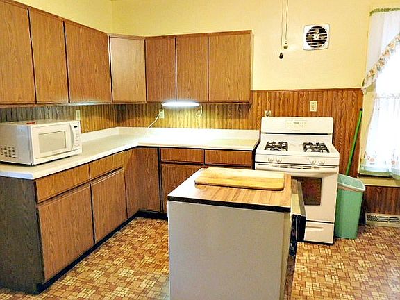 3rd image of 203 W Wilson St