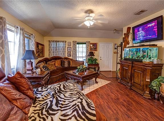 4th image of 2707 Clayton Oaks Dr