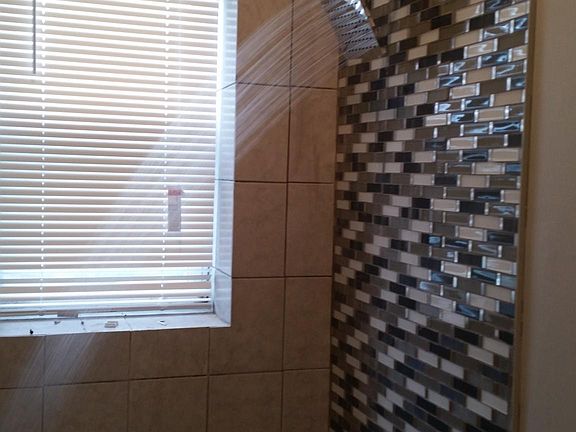 Full bath/shower upstairs