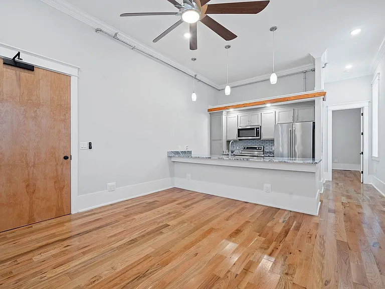 Madison St - 638 (x8) — Photo 5