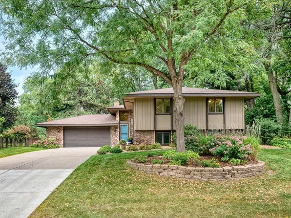 1028 Brompton Pl, Mendota Heights, MN 55118