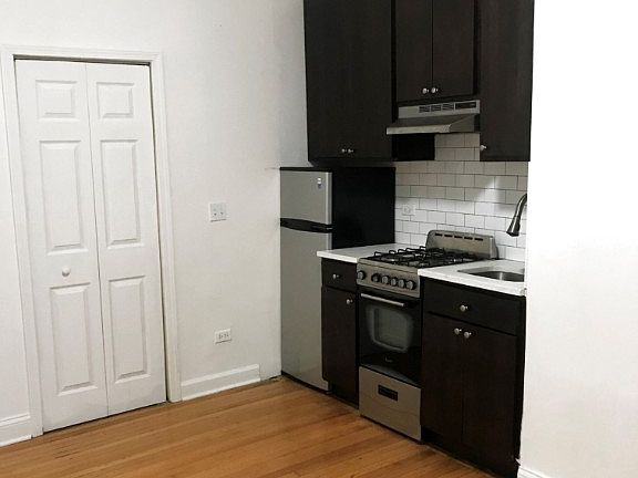 4th image of 730 W Cornelia Ave #730105
