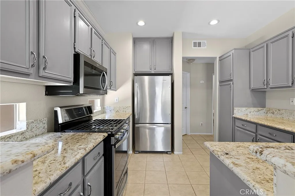 3 bed, 1674 sqft, $2,945 — Photo 4