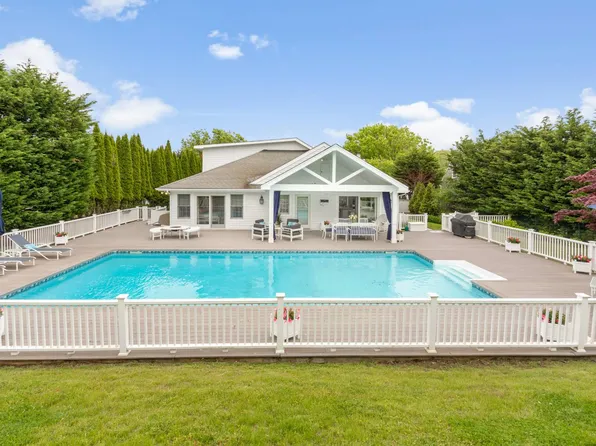 5 Juniper Ln, Southampton, NY 11968