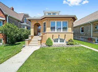 5722 W Addison St, Chicago, IL 60634