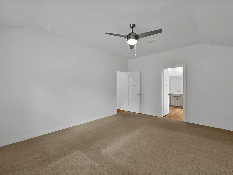 14213 Wonder Lake Ln — Photo 12