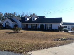 127 Edna Ln, Adel, GA 31620