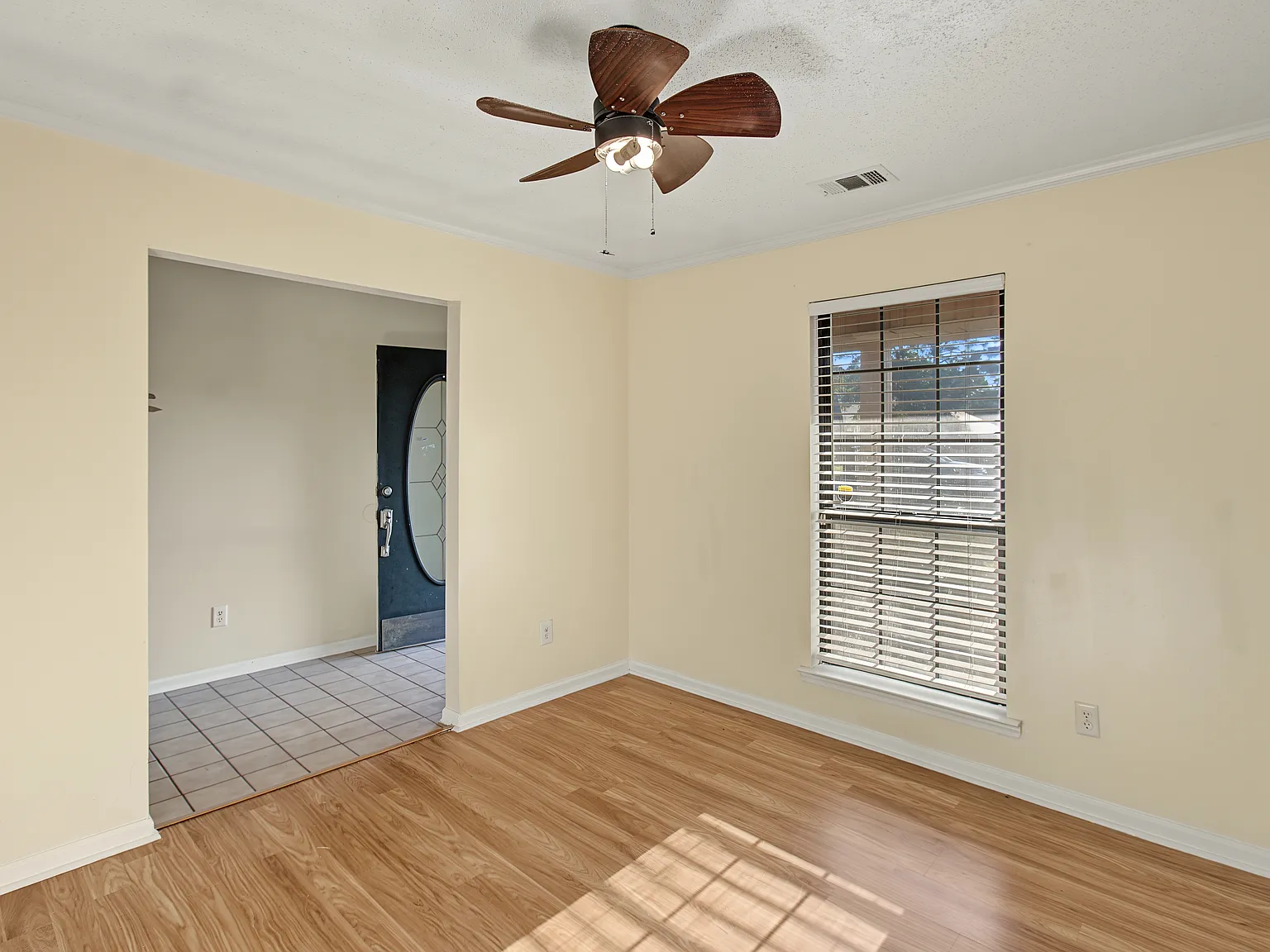 2352 Rowe St - Brandi - 1 — Photo 3