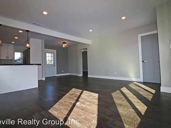 2nd image of 3662 Marlborough Ave