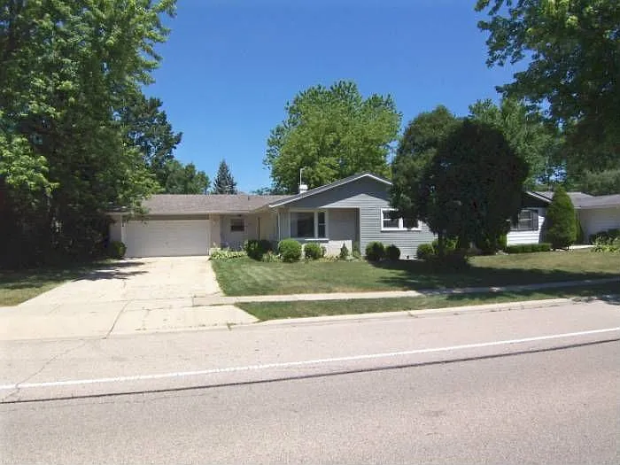 54 W Streamwood Blvd photo 1