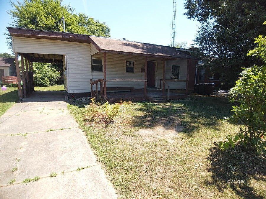 1st image of 220 Locust St #1