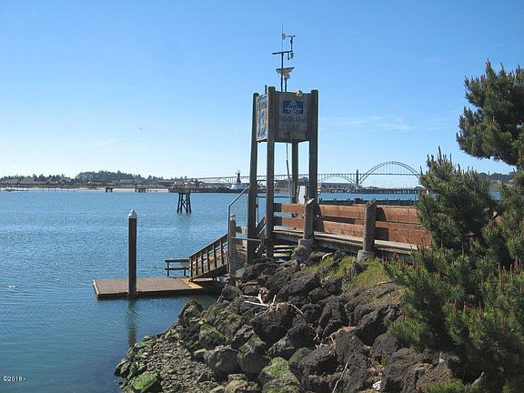 4th image of SE Bay Blvd