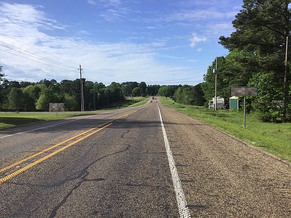 4th image of 2433 Highway 8
