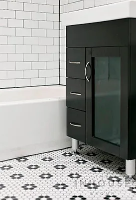 Rented by The InHouse Group | media 10