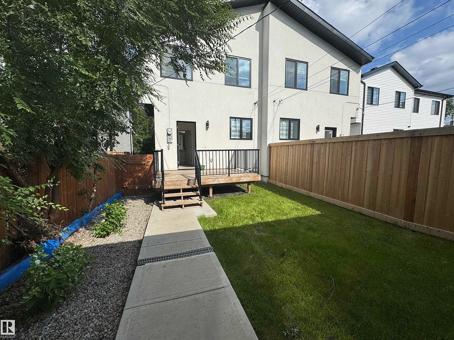 3 bed, 2.5 bath, 1408 sqft, $2,299 — Photo 2