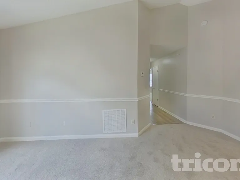 1854 Mackenzie Ct N — Photo 2