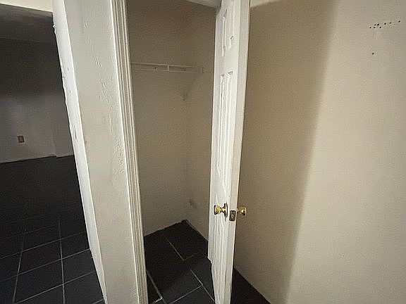 4th image of 25 Nightingale Cir