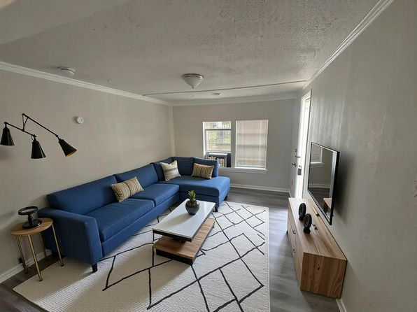 2729 Avenue C #4