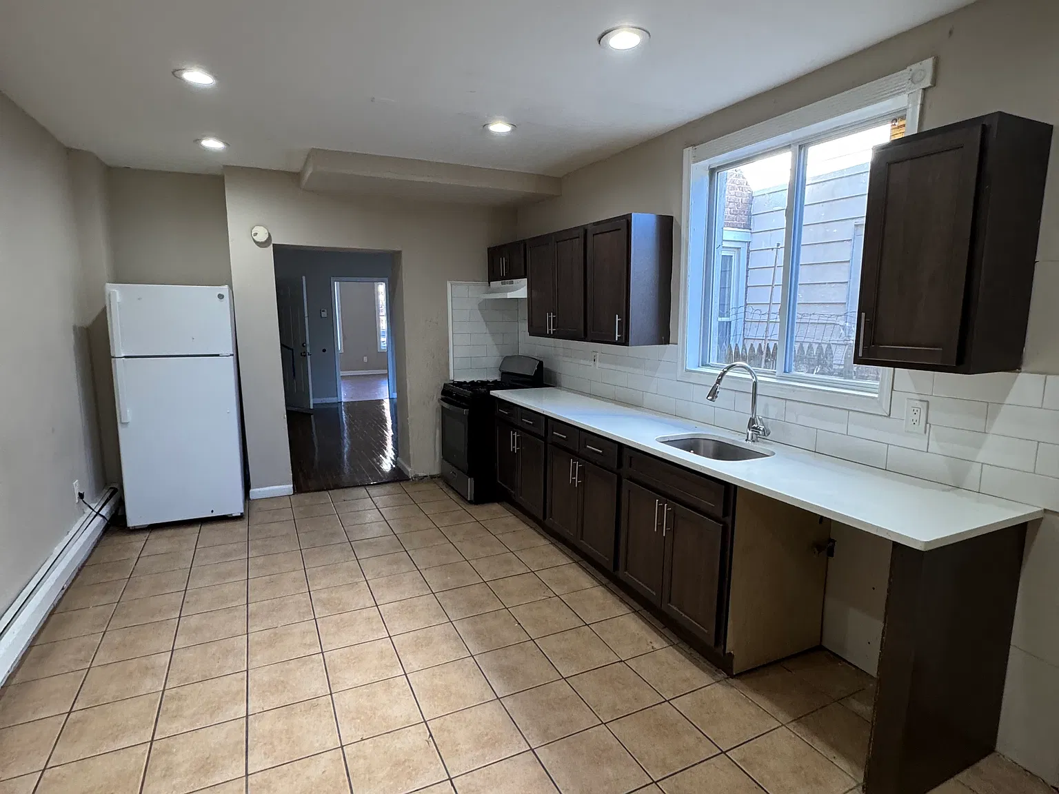 2 bed, 2192 sqft, $1,800 — Photo 2