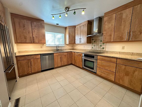 4th image of 103 Mineola Ct