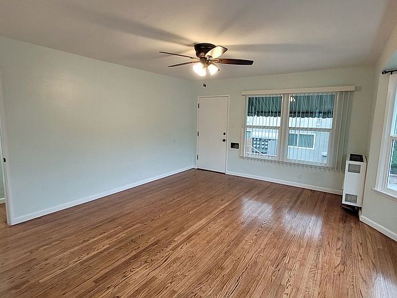 3rd image of 13508 Mar Vista St APT A