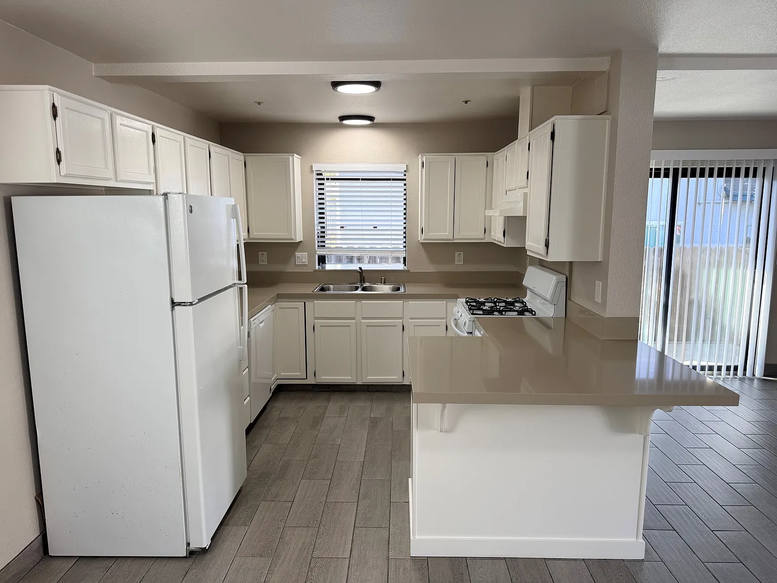 3 bed, $3,995 — Photo 3