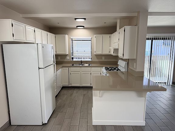 3rd image of 422 Baron Ct