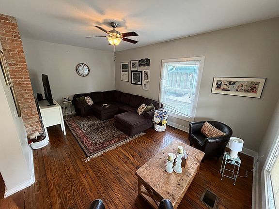 4th image of 720 E 52nd St