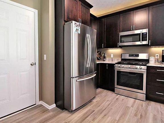 4th image of 4935 Lake View Dr